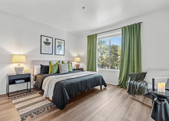 Luxury 2Bdr With Parking & Pool - Marina Del Rey